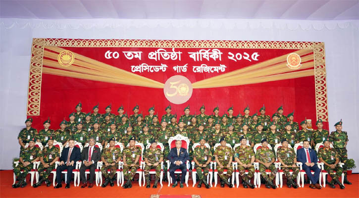 প্রেসিডেন্ট গার্ড রেজিমেন্টের প্রতিষ্ঠাবার্ষিকীতে রাষ্ট্রপতি